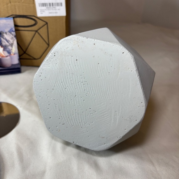 Tabletop Fire Pit/Bowl with Lid and Mat New in Box Geometric Shape - Picture 7 of 9